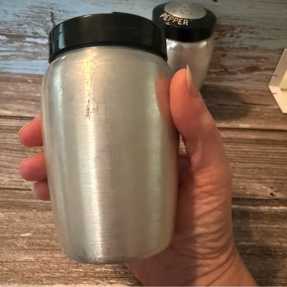 Vintage Kromex Metal Silver Salt and Pepper Shakers large size - Picture 8 of 15